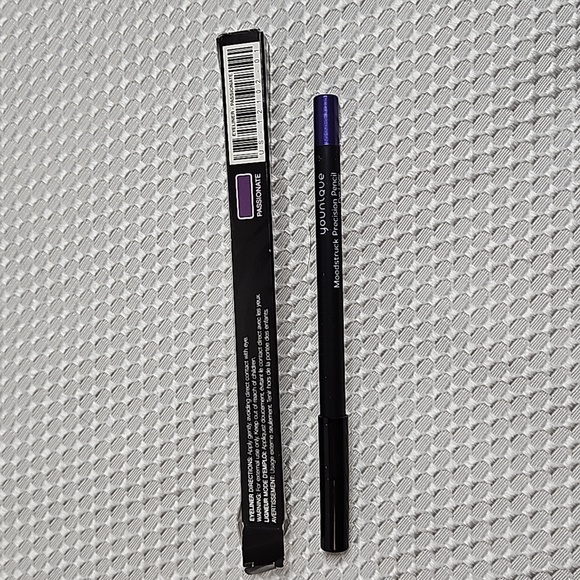 MOODSTRUCK PRECISION PENCIL EYE LINER IN PASSIONATE-A RICH DEEP PURPLE - Picture 3 of 5